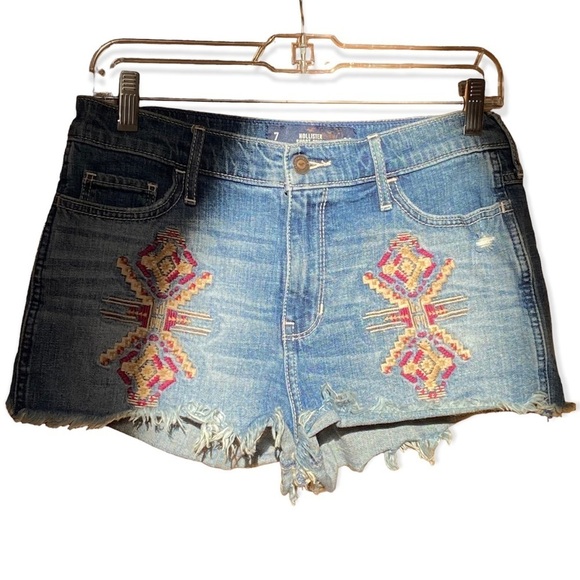 Hollister Distressed Short-Short High Rise Raw Hem Denim Shorts Size 7 - Picture 1 of 13